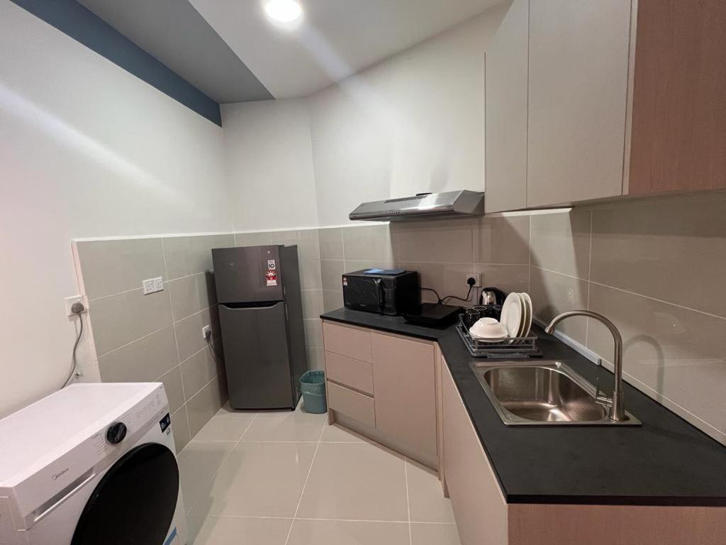 Kota Kinabalu City Centre @ The Shore By Casa Yolo Екстериор снимка